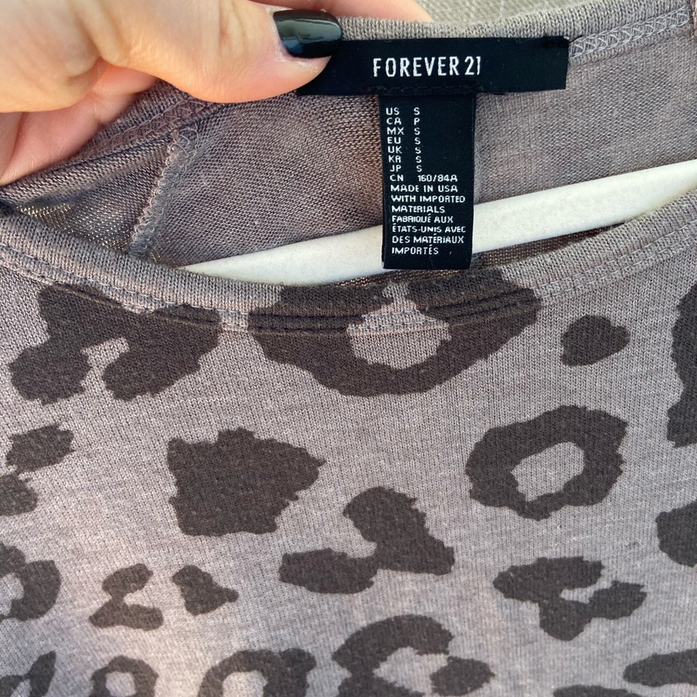 Forever 21 Leopard Print Top - Picture 2 of 3